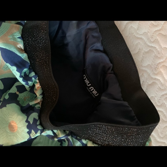 Super cute patterned skirt - Picture 2 of 2